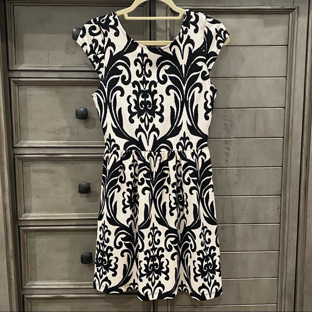 Buttons for Francesca’s Black & White Damask Dress